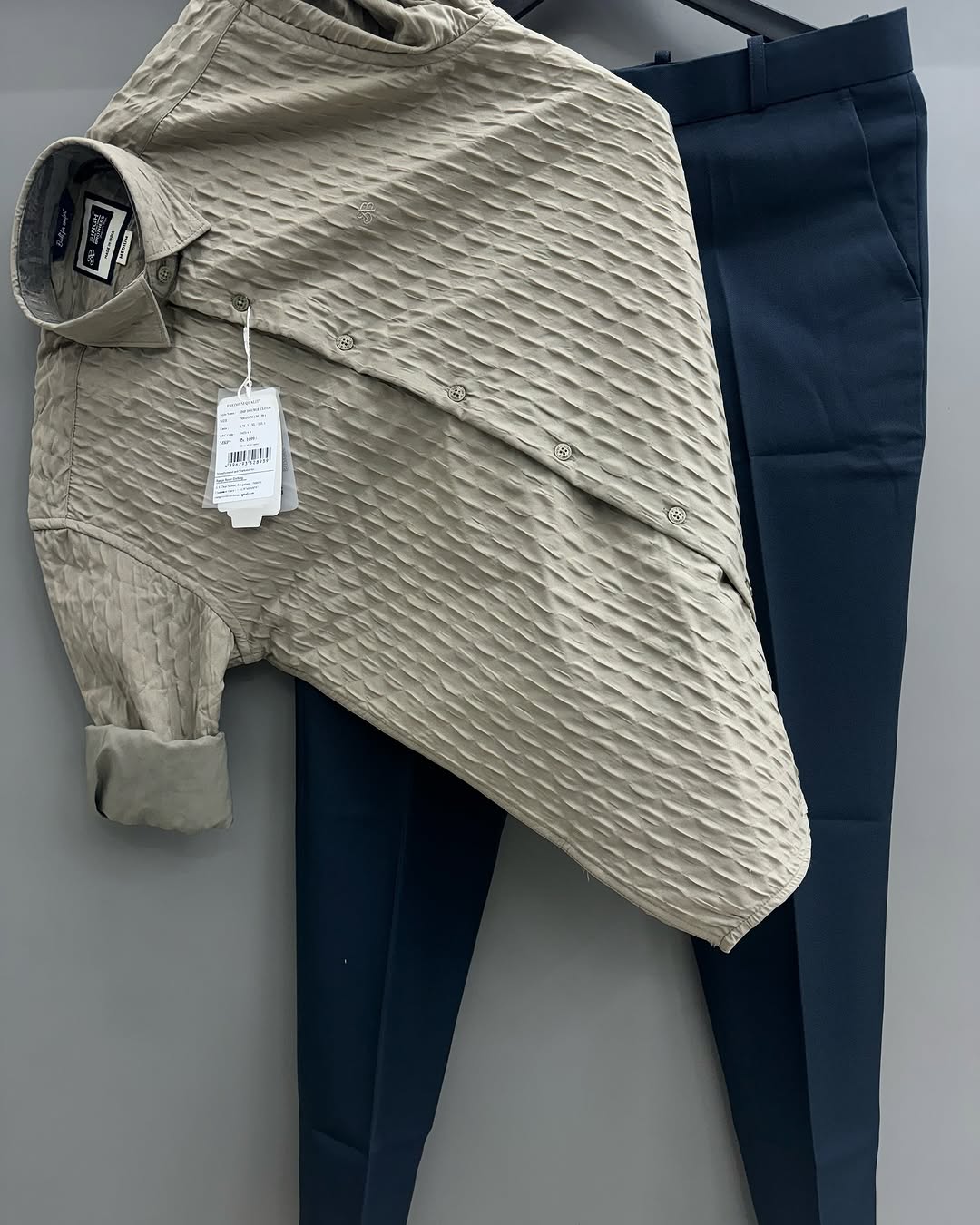 Pop shirt with trousers